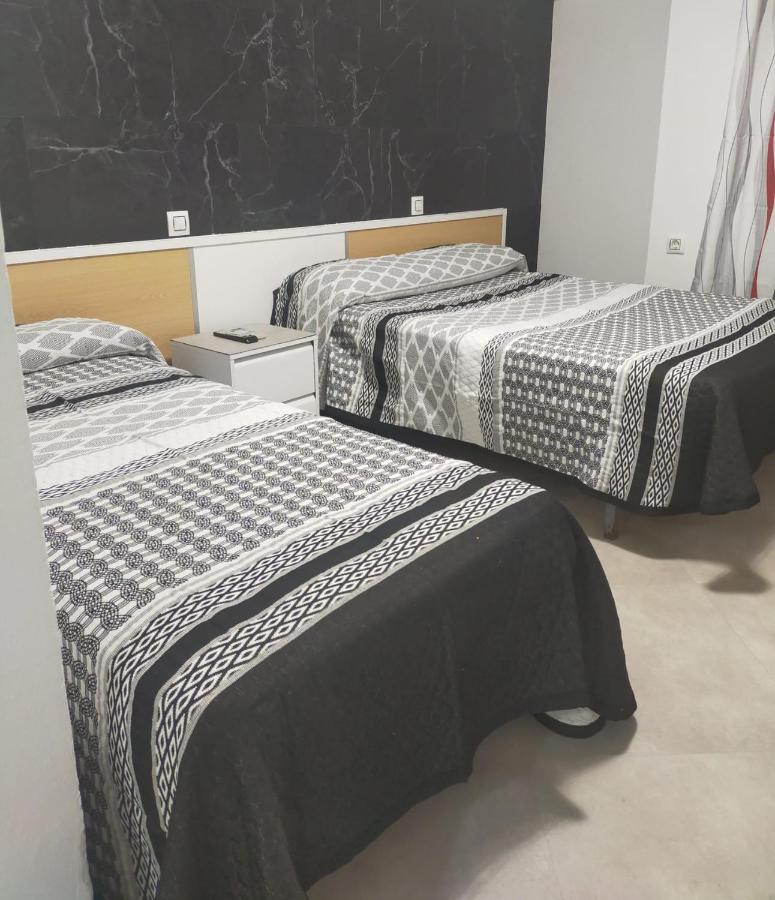 Hostal la Campana La Línea de la Concepción Exterior foto