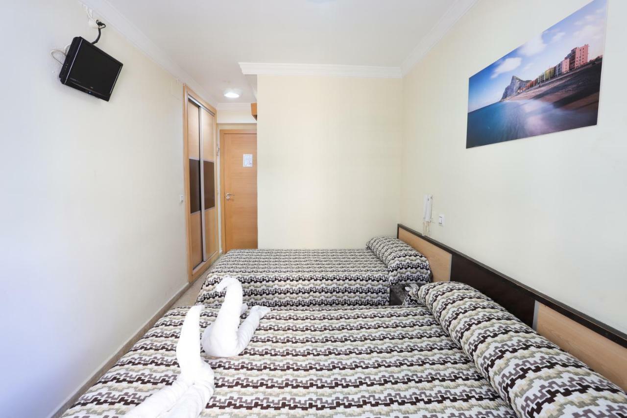 Hostal la Campana La Línea de la Concepción Exterior foto