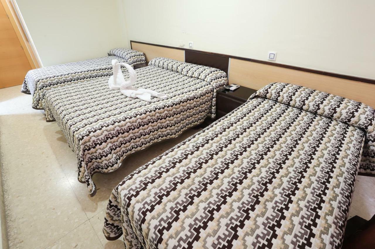 Hostal la Campana La Línea de la Concepción Exterior foto