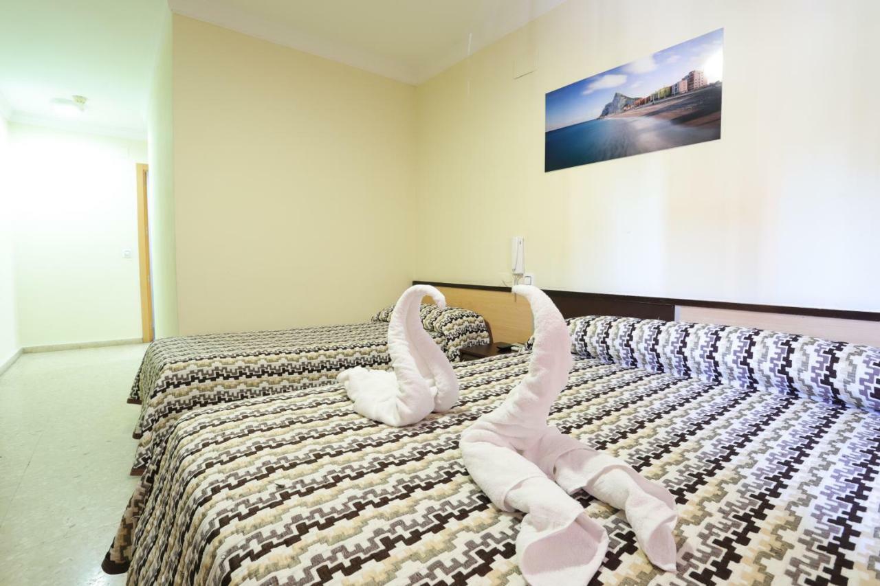 Hostal la Campana La Línea de la Concepción Exterior foto