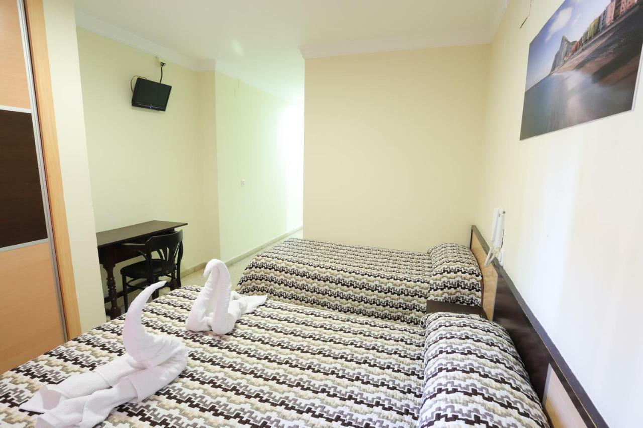 Hostal la Campana La Línea de la Concepción Exterior foto